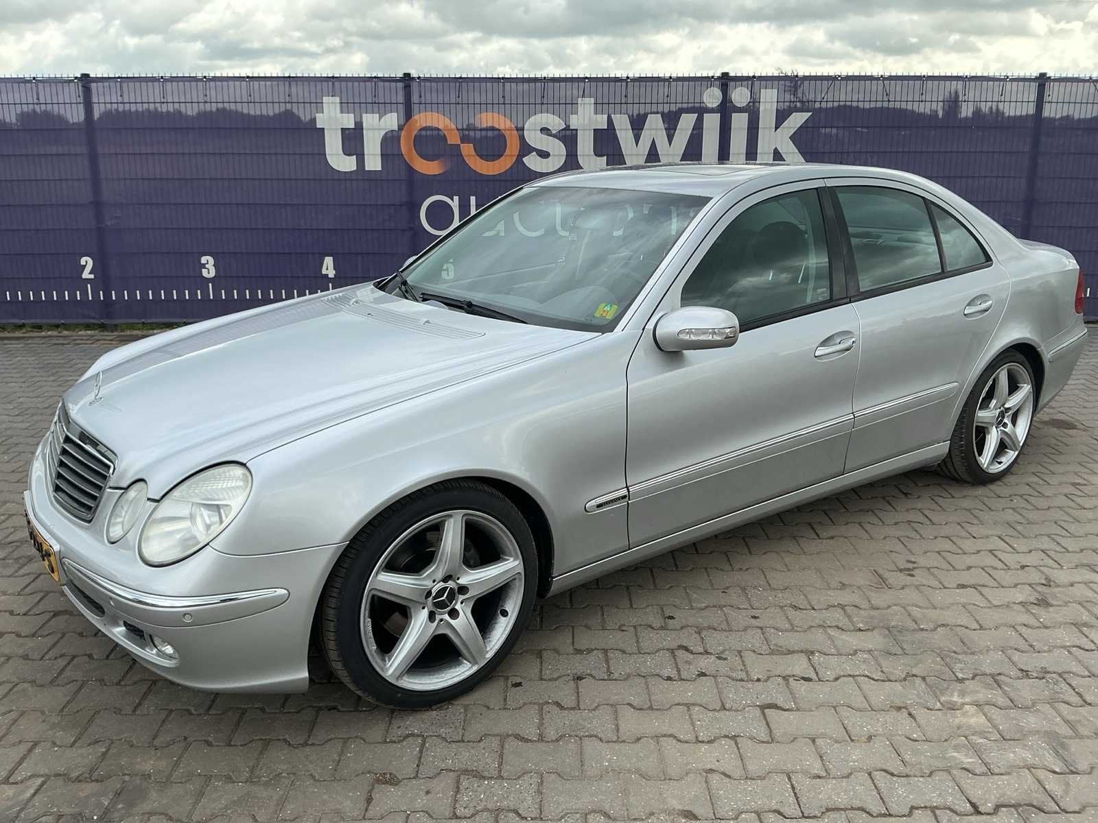 2002 - Mercedes-Benz - E-klasse - 320 Avantgarde - Personena, Gebruikt, 1545 kg, Bedrijf, Sedan