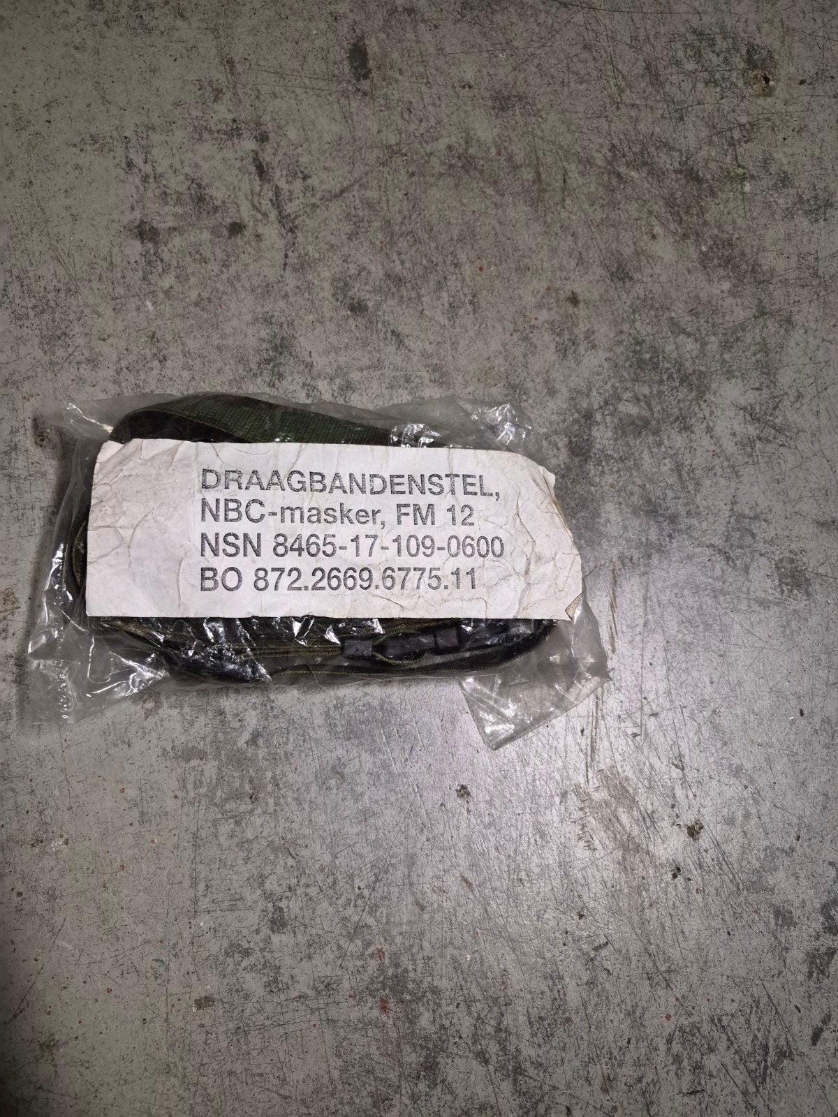 draagriem nbc masker fm 12, Verzamelen, Ophalen of Verzenden, Landmacht, Nederland, Overige typen