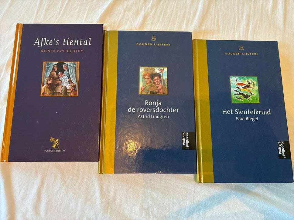 3 kinderboeken: Afke's tiental, Het Sleutelkruid en Ronja de, Ophalen of Verzenden, Zo goed als nieuw, Fictie algemeen