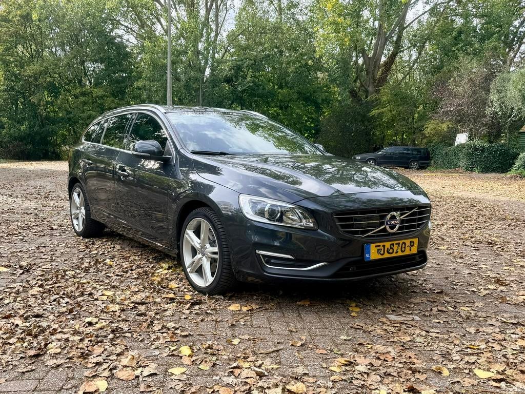 Volvo V60 2.0 T4 aut. Summum 2017, Auto's, Volvo, 1969 cc, Leder, Particulier, 1600 kg