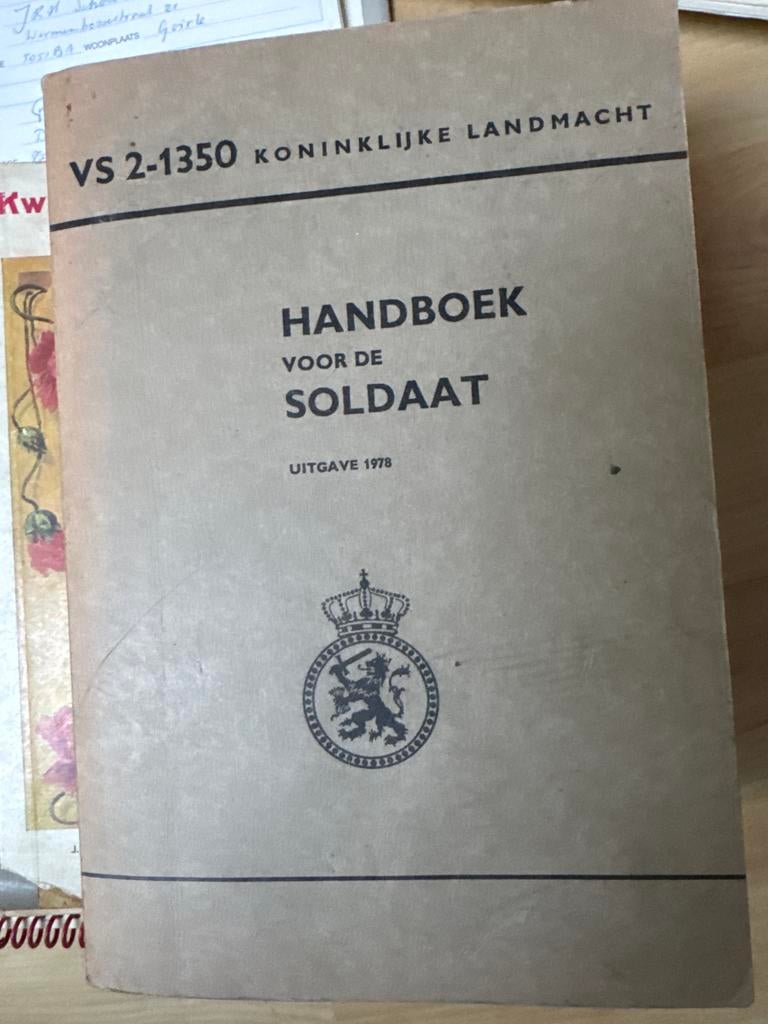 Handboek voor de Soldaat - Koninklijke Landmacht 1978, Ophalen of Verzenden, 1945 tot heden, Gelezen, Landmacht