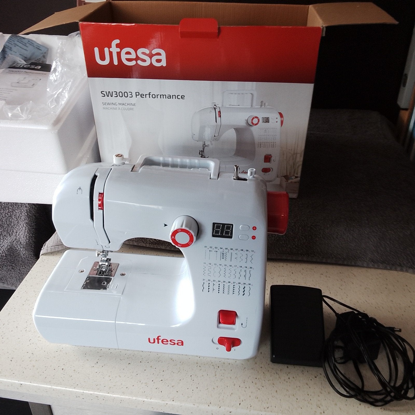 Naaimachine Ufesa 3 jaar oud zie beschrijving, Ophalen of Verzenden, Naaimachine, Overige merken