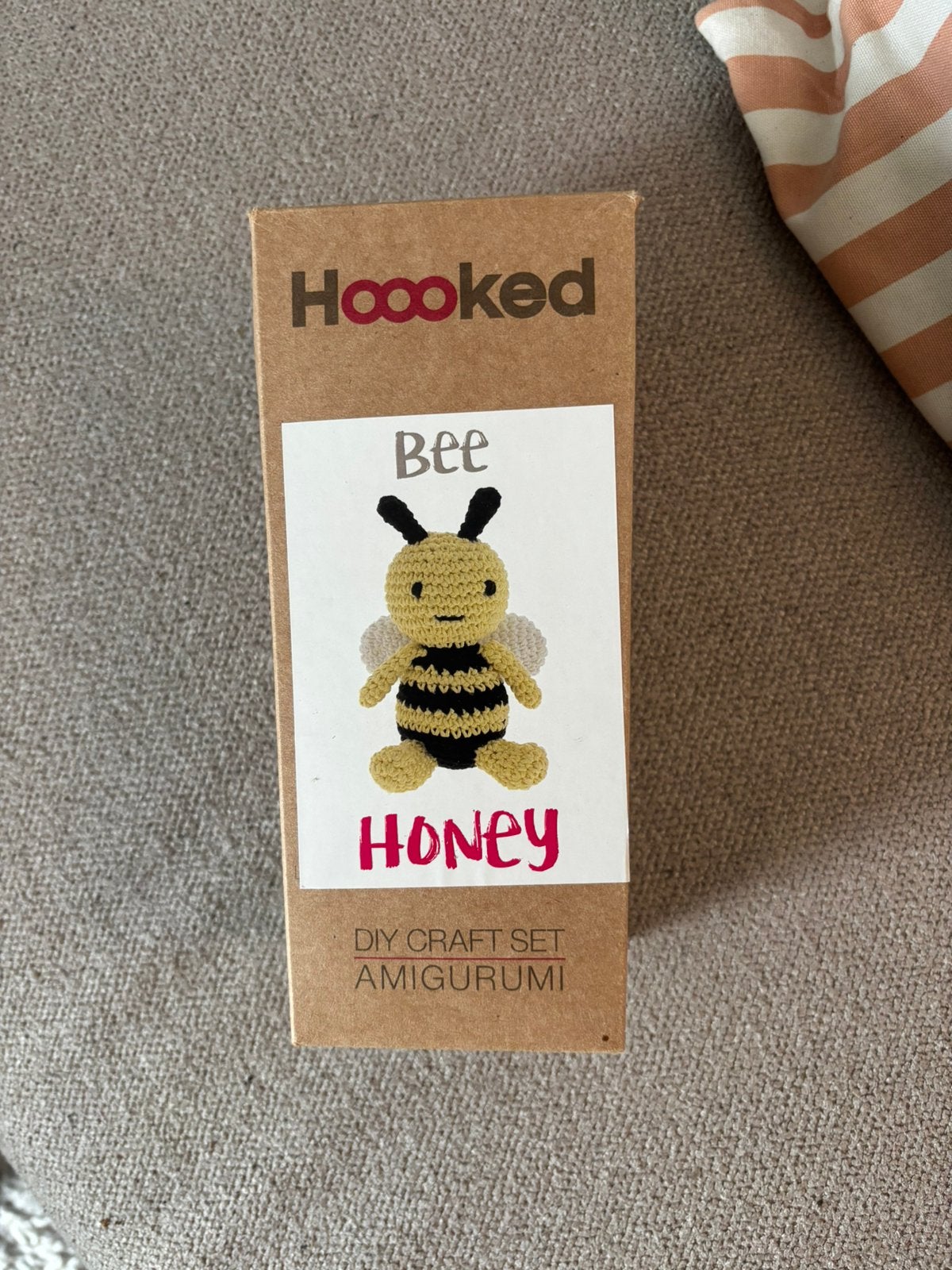 Hooked haakpakketje honeybee, Hobby en Vrije tijd, Breien en Haken, Ophalen of Verzenden, Zo goed als nieuw, Haken, Wol of Garen