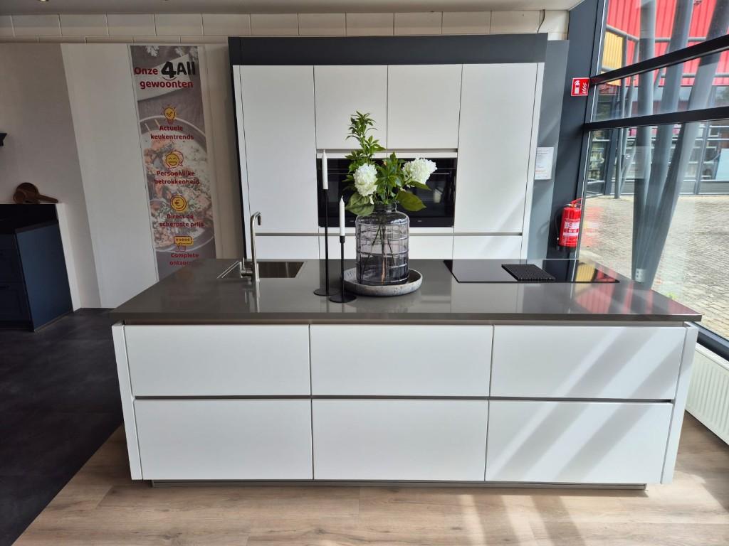 Showroomkeuken | Nobilia keuken | Composiet werkblad, Wit, Overige typen, Nieuw, Ophalen of Verzenden