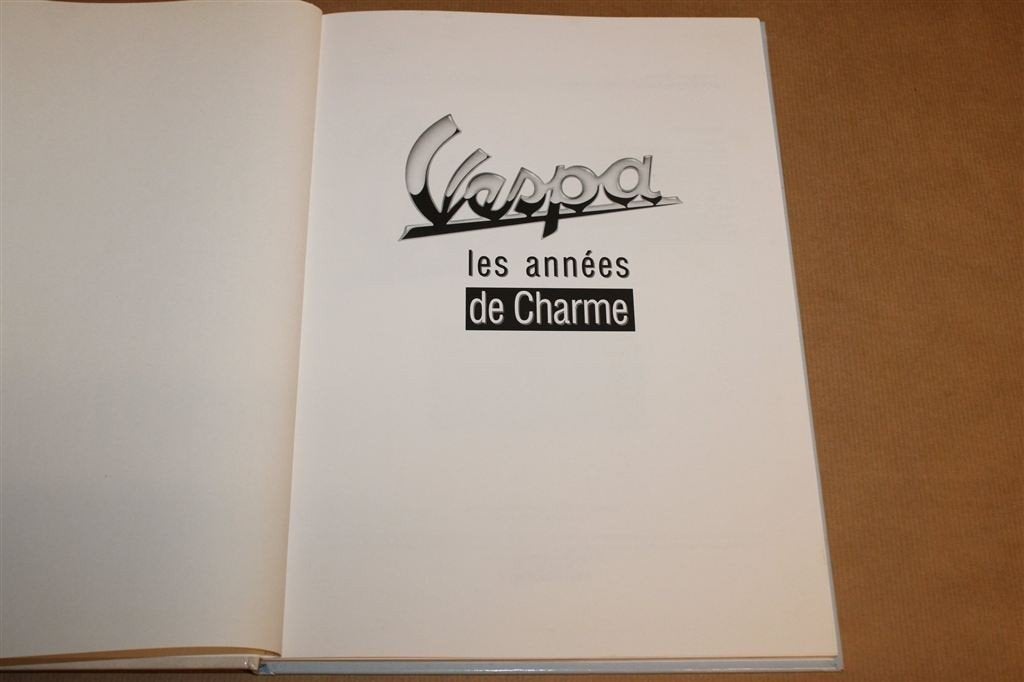 Vespa, Les Années de Charme — Scooterreclame Jaren 50-80, Ophalen of Verzenden, Gelezen