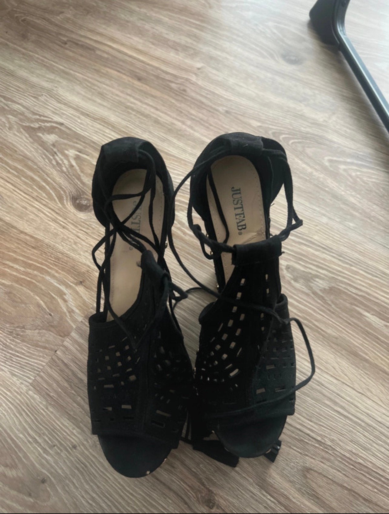 JustFab Zwarte Sleehakken met Veterdetail - Maat 42, Kleding | Dames, Verzenden, Gedragen, Zwart, Sandalen of Muiltjes