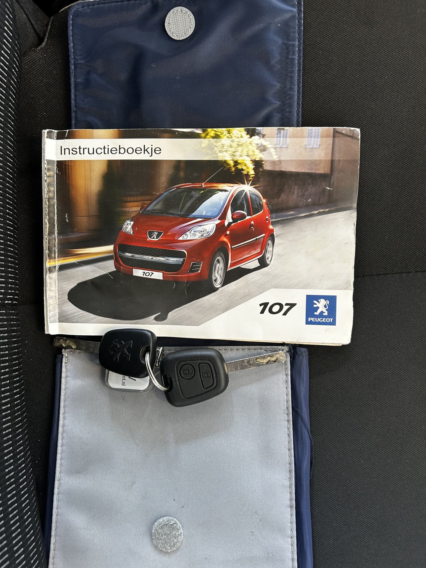 Peugeot 107 1.0 Active | Airco | LED Dagrijverlichting | Ori, Voorwielaandrijving, Euro 5, Stof, Gebruikt