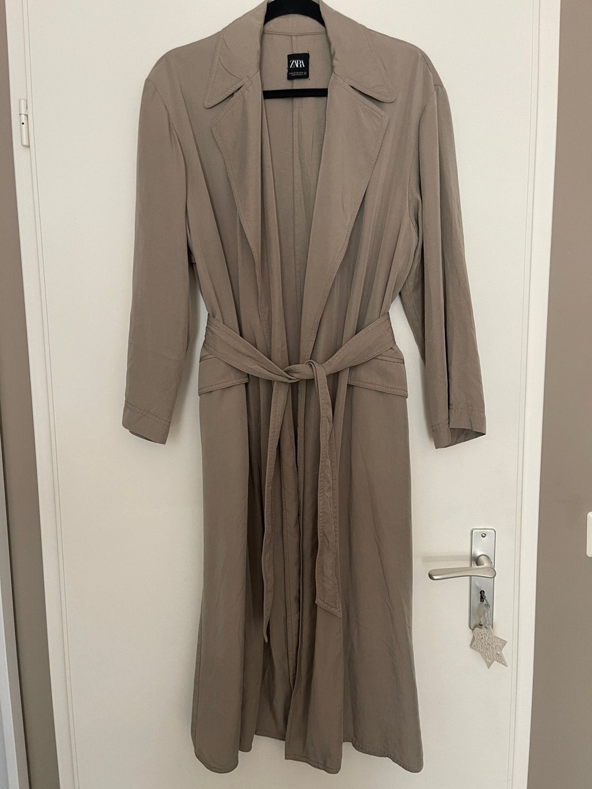 Zara zomer trenchcoat maat M, Kleding | Dames, Jassen | Zomer, Ophalen of Verzenden, Zo goed als nieuw, Maat 38/40 (M), Beige