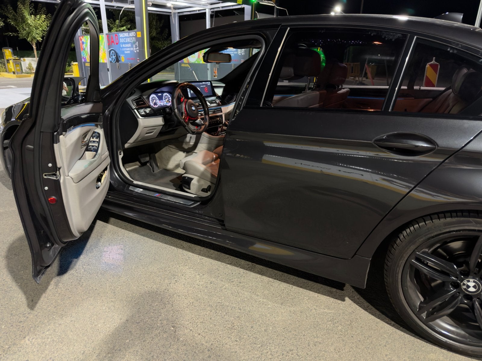 Foto 10 van BMW 5-Serie 520i 184pk Aut. 2013 Grijs