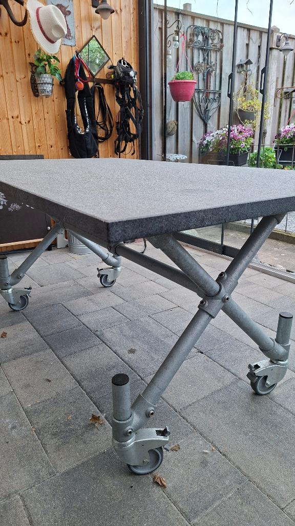 Granieten tuintafel op verrijdbaar onderstel (steigerbuis), Tuin en Terras, Tuintafels, Ophalen, Gebruikt, Rechthoekig, Overige materialen
