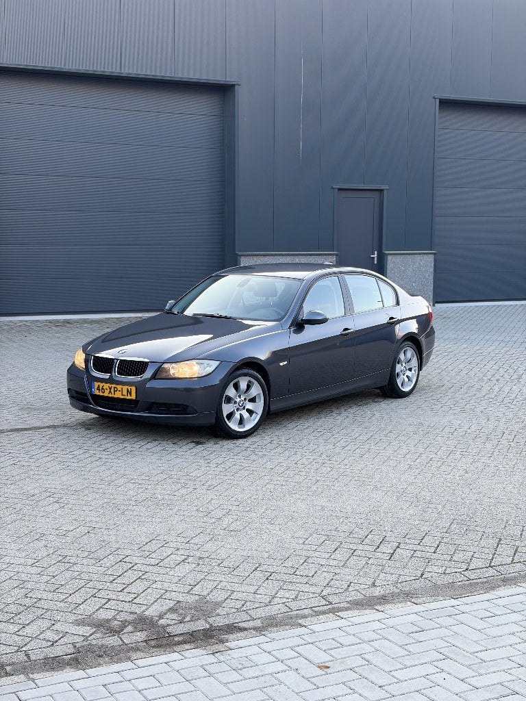BMW E90 318i 1e EIGENAAR | Alarm | PDC | Climate | Navi, Auto's, Dealer onderhouden, Zwart, 4 cilinders, 129 pk