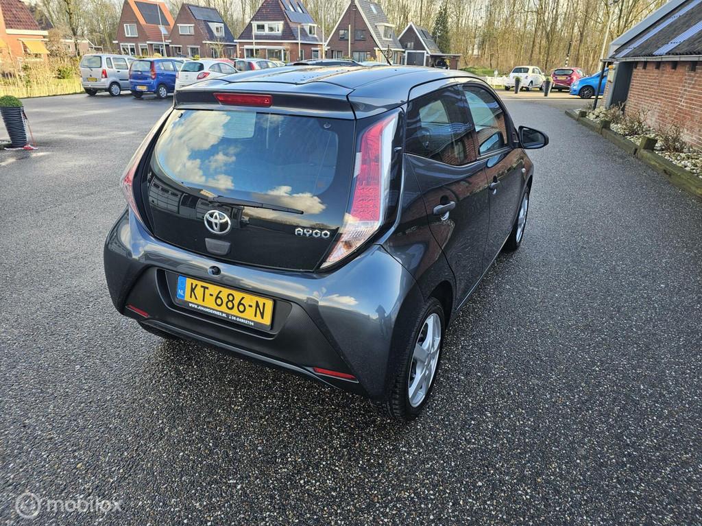 Toyota Aygo 1.0 VVT-i x-fun I Airco I LED I Elektr.-pakket I, Voorwielaandrijving, Gebruikt, Euro 6, 4 stoelen