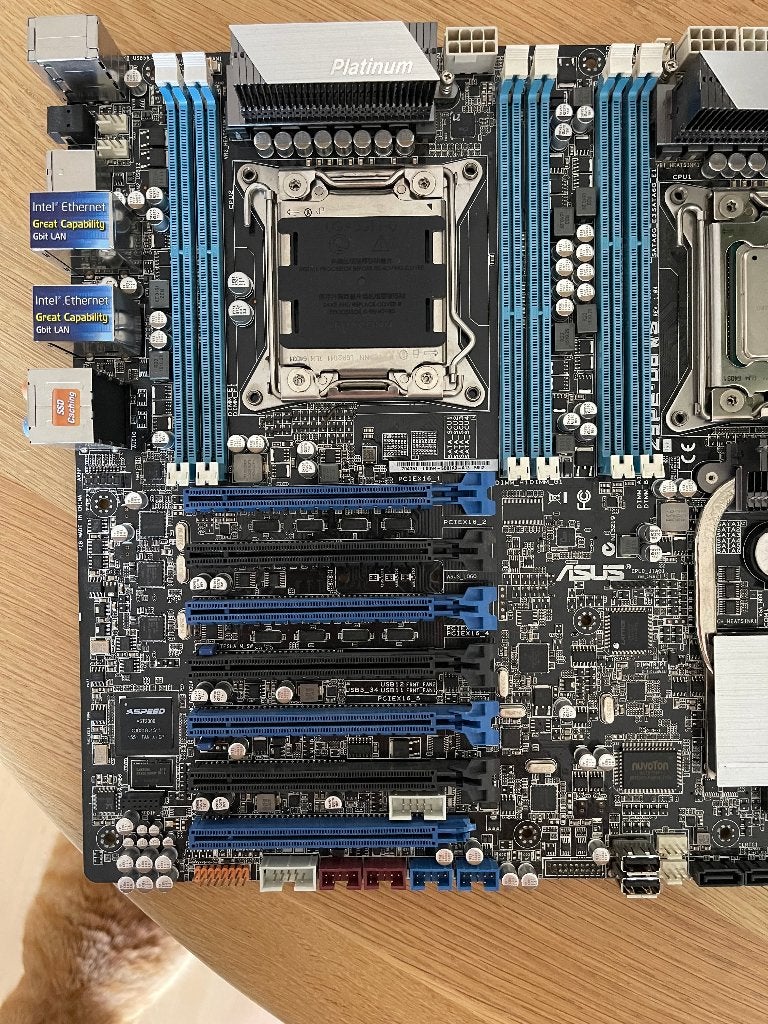 Asus Z9PE-D8 WS Voor onderdelen, DDR3, Ophalen of Verzenden, Niet werkend, E-ATX
