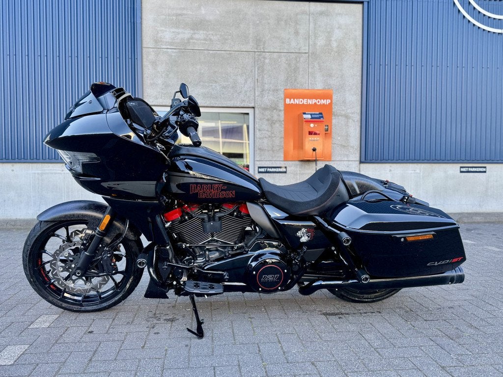 Harley-Davidson 121 FLTRXSTSE Road Glide CVO ST ! 25 Jahre E, Info@autogulberg.nl, Traction Control, Bedrijf, Bosbeemd 1
5741TR  BEEK EN DONK, NL