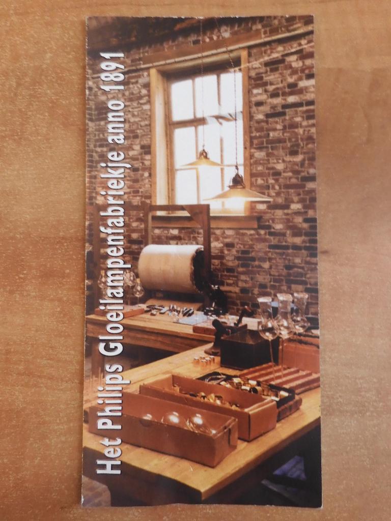 folder Philips gloeilampenfabriekje anno 1891 Eindhoven, Boeken, Ophalen of Verzenden, 19e eeuw, Gelezen