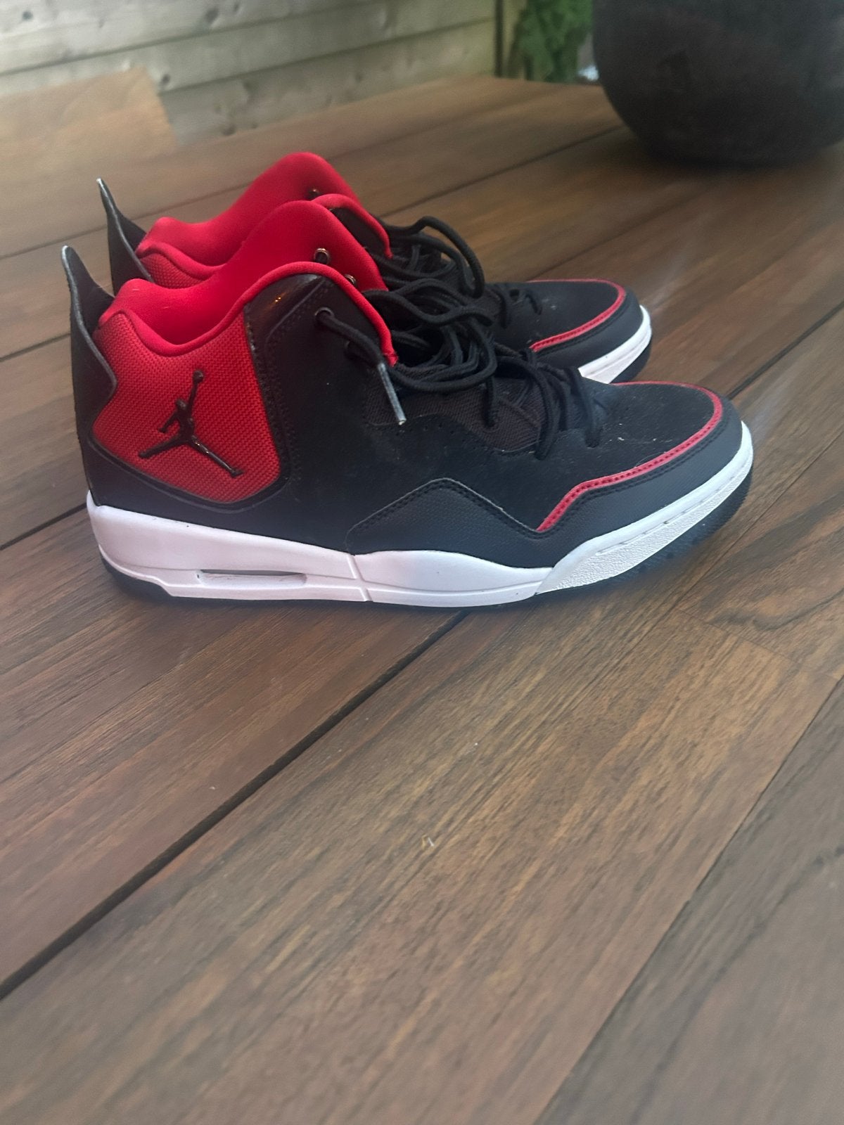 Nieuwe nike air Jordan sneakers - Zwart/Rood - Maat 42.5, Ophalen of Verzenden, Nieuw, Zwart, Sneakers of Gympen