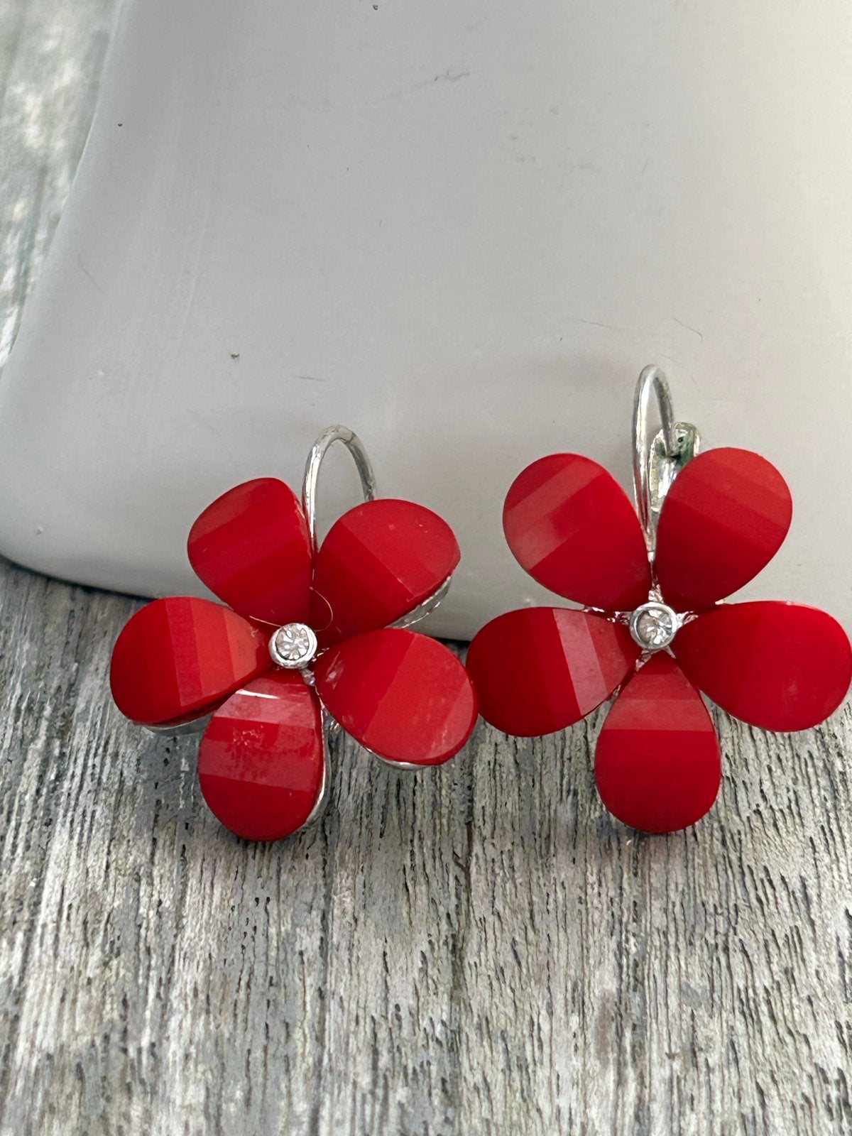 Rode bloem oorbellen met strass, Sieraden, Tassen en Uiterlijk, Overige materialen, Hangers, Nieuw, Ophalen of Verzenden