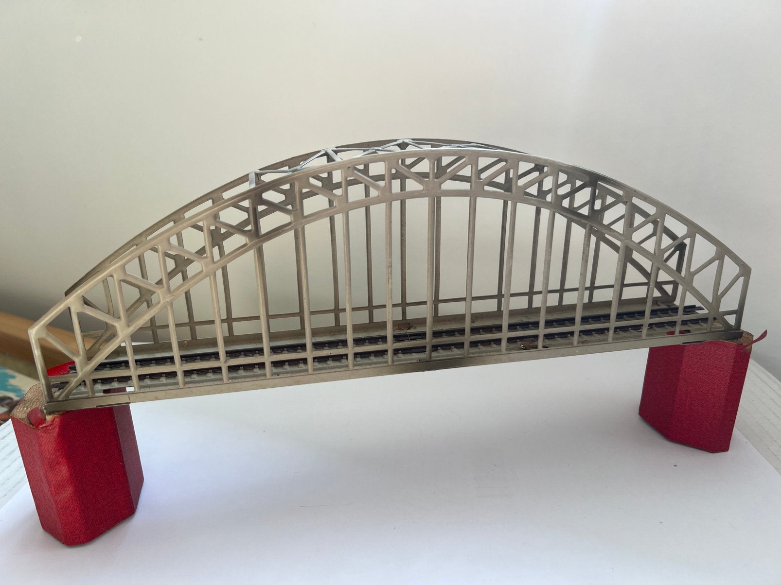 Märklin HO 7163 Metalen Boogbrug / Vakwerkbrug met Pijlers, Wisselstroom, Gebruikt, Brug, Tunnel of Gebouw, Ophalen of Verzenden