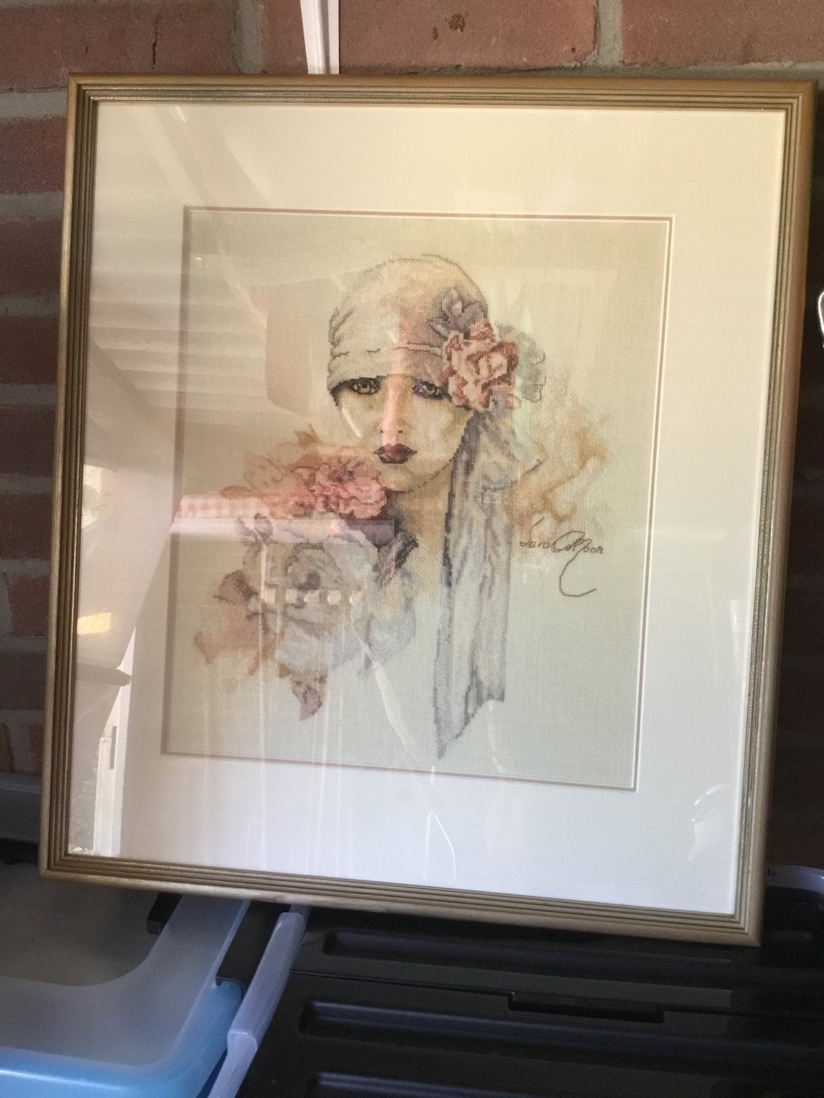 Ingelijst borduurwerk 'Vrouw met bloemen' - Vintage, Antiek en Kunst, Kunst | Schilderijen | Klassiek, Achter glas, Portret of Personen
