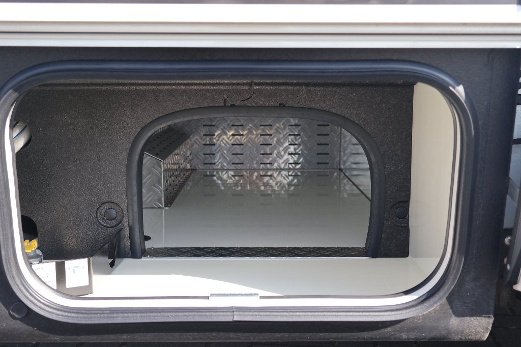 Foto 9 van Hymer BMC-I 600 WhiteLine ! BOVENKASTEN ! ALDE ! E&P LEVEL !