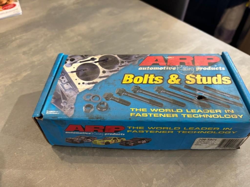 Audi RS4 - S4 B5 2,7L Bi Turbo main stud kit, Ophalen of Verzenden, Nieuw, Audi
