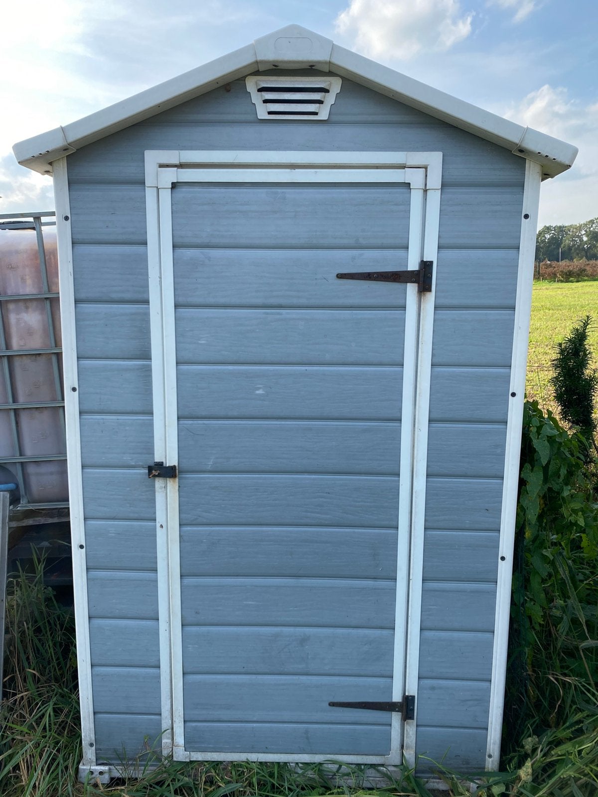 Keter kunststof tuinhuisje met venster,  incl. bodemplaat, Kunststof, Gebruikt, Tuinhuis, Minder dan 200 cm