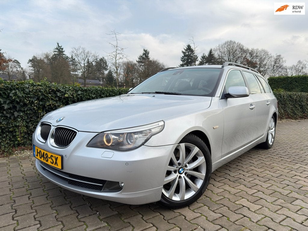 BMW 5-serie Touring 523i Executive , LCI Automaat , Panodak, Zwart, 93 €/maand, Euro 4, 750 kg