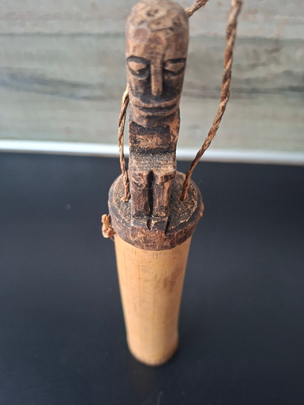Uniek Bamboe Ritueel Object met Houtsnijwerk, Gesneden, Bruin, Ophalen of Verzenden, Overige herkomsten