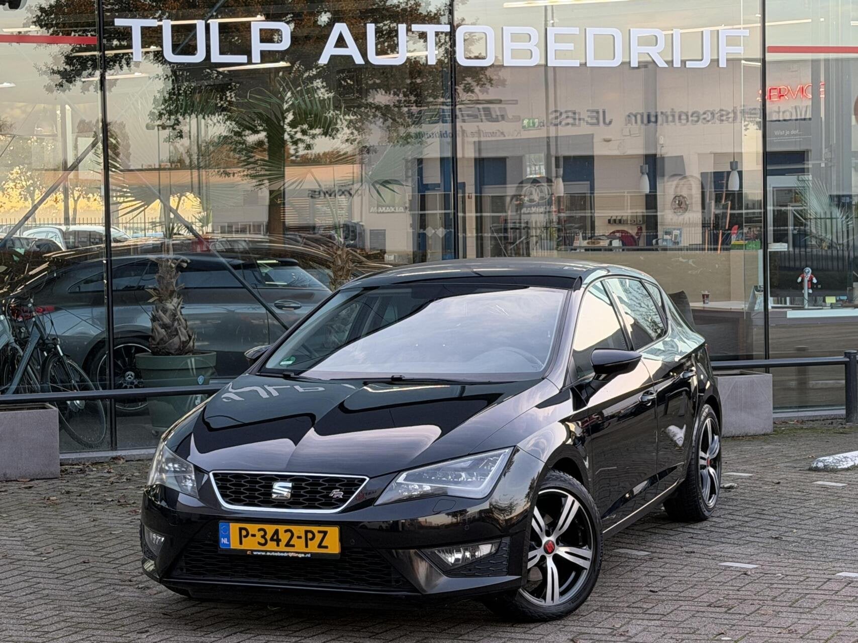 Seat Leon 1.4 TSI FR Business 2013 Airco Clima Navi PDC, Auto's, Voorwielaandrijving, Euro 5, Gebruikt, Zwart