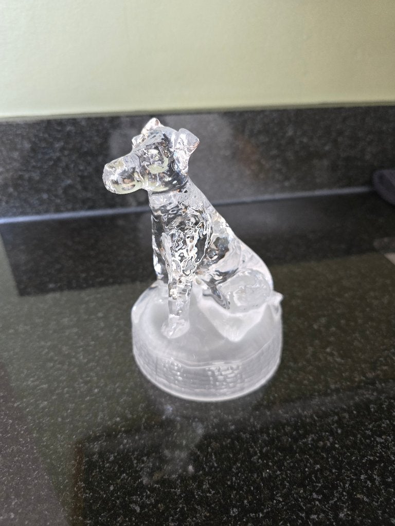 Kristallen hond., Ophalen