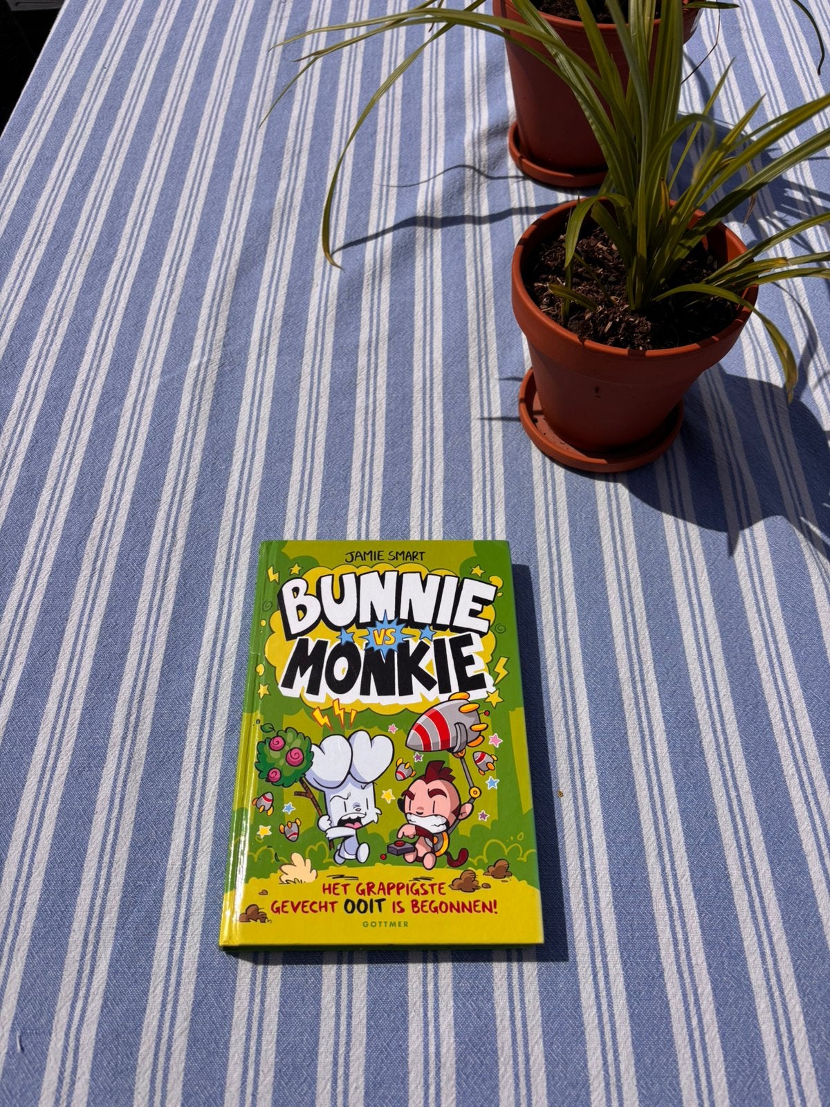 Bunnie vs Monkie deel 1, Ophalen of Verzenden, Gelezen