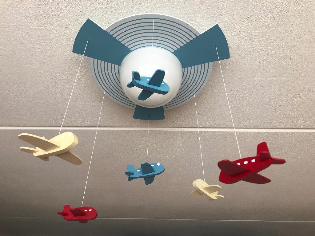 Vliegtuig plafondlamp - Grote fitting, Gebruikt, Overige kleuren, Ophalen of Verzenden, Ophangbaar