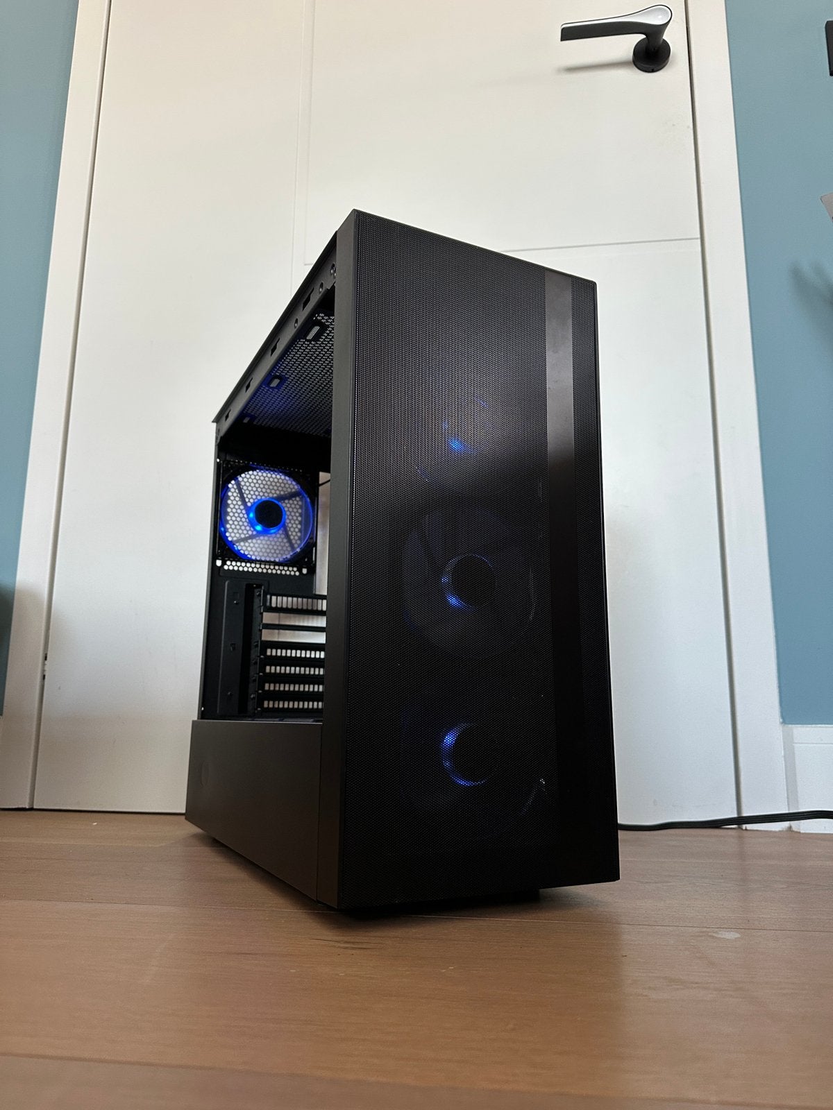 Cooler master masterbox nr400 + 4x fans, Computers en Software, Ophalen, Zo goed als nieuw