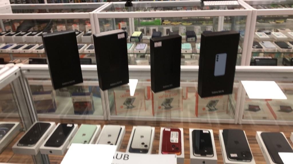 Samsung Galaxy S22 plus / S22 /  S23 FE  / S24 FE / S25 FE, Ophalen, Zo goed als nieuw, Overige typen, Samsung