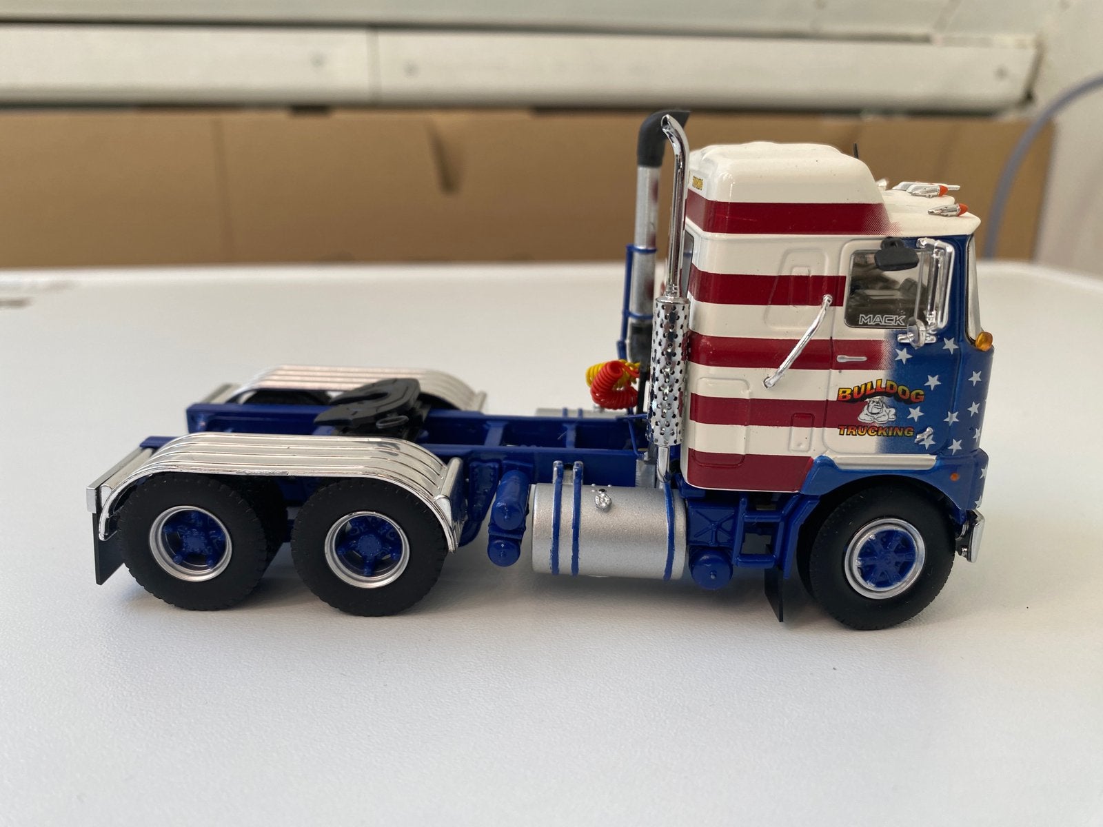 Mack F700 Model 137000C+ / Bulldog Trucking, Hobby en Vrije tijd, Ophalen of Verzenden, Nieuw, Bus of Vrachtwagen, Tekno