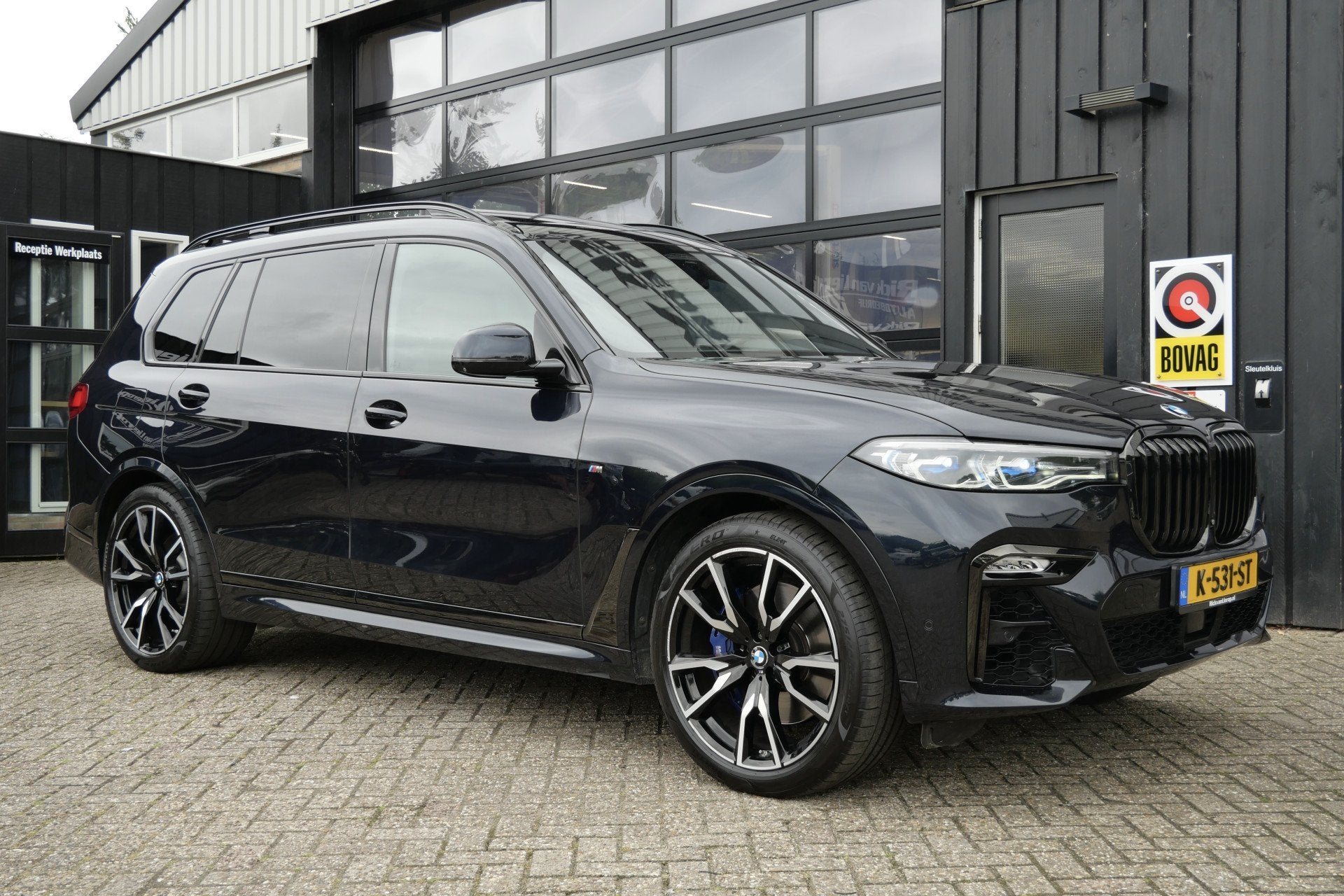 BMW X7 M50d 400 PK High Executive 7p | Pano | H&K | 22'' | H, Euro 6, 2993 cc, 7 stoelen, Zwart