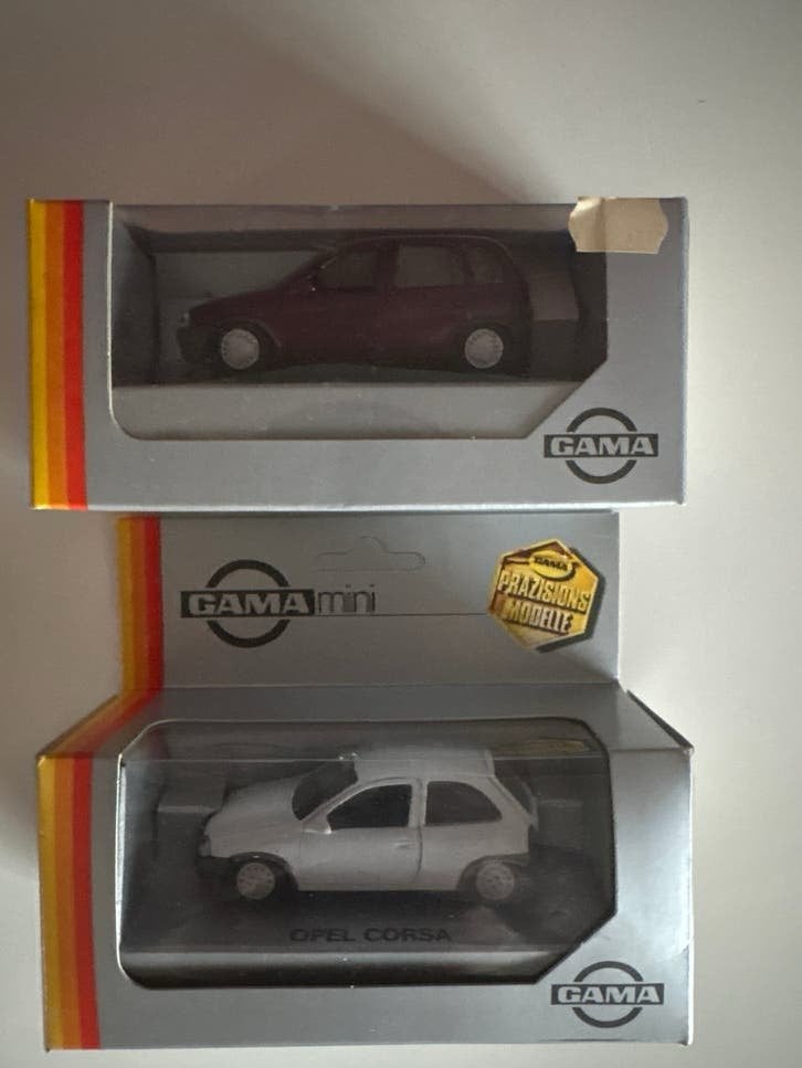 GAMA Opel Corsa GL/GLS modelauto's - Set van 2, Hobby en Vrije tijd, Overige merken, 1:50 of kleiner, Auto, Nieuw
