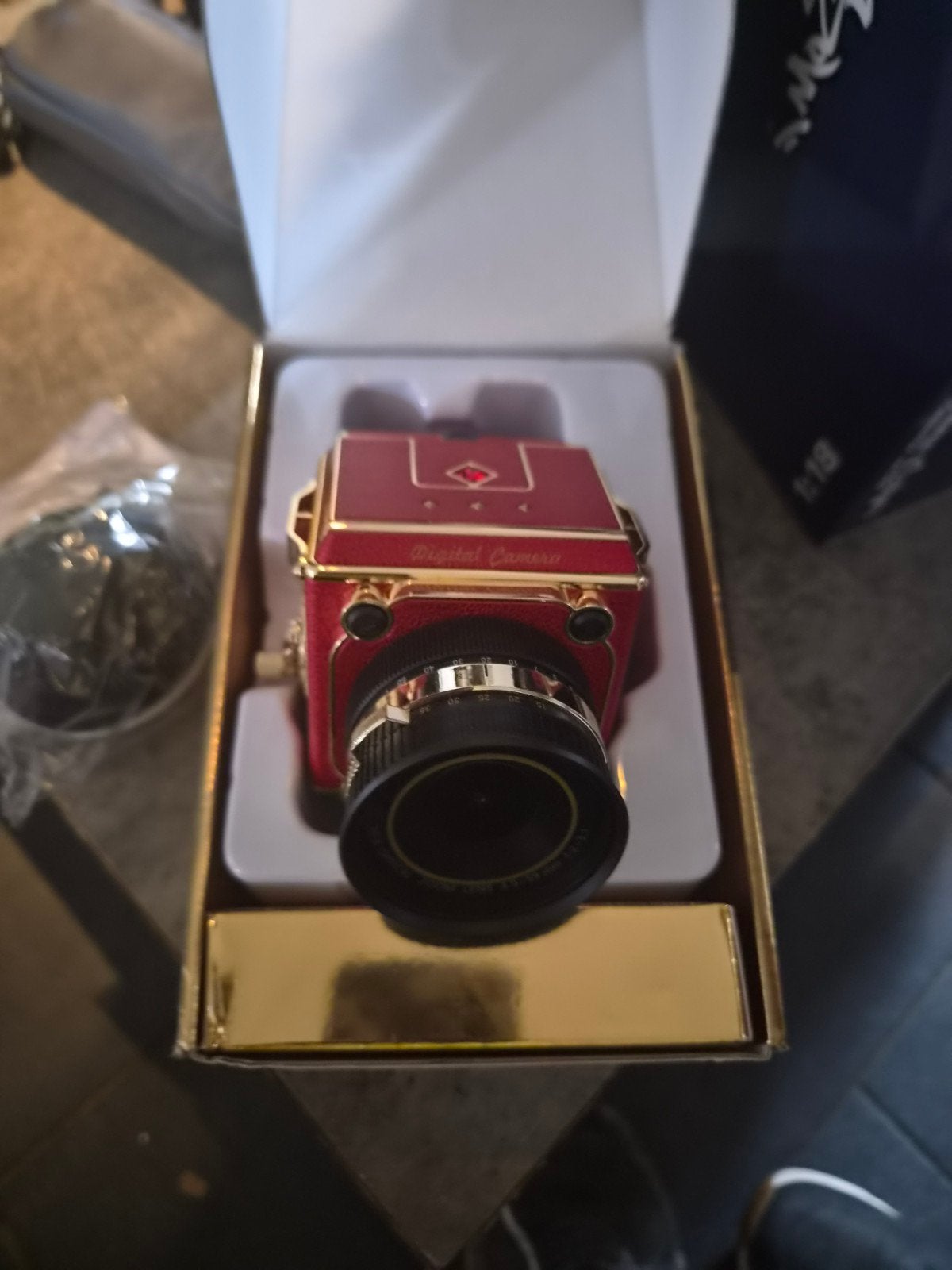 Vintage digitale camera met lenskit en statief, Ingebouwde flitser, Ophalen of Verzenden, Zo goed als nieuw, Compactcamera