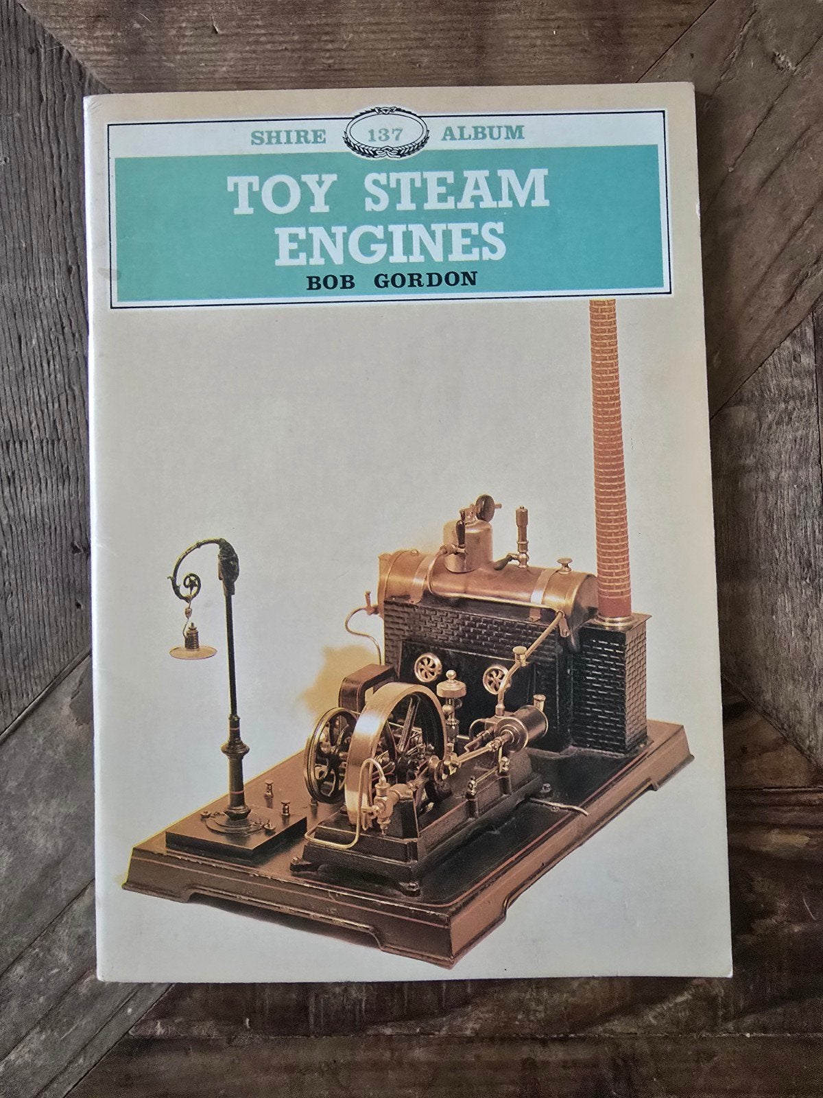 Toy Steam Engines – Bob Gordon – Shire Album 137, Boeken, Ophalen of Verzenden, Gelezen, Overige onderwerpen