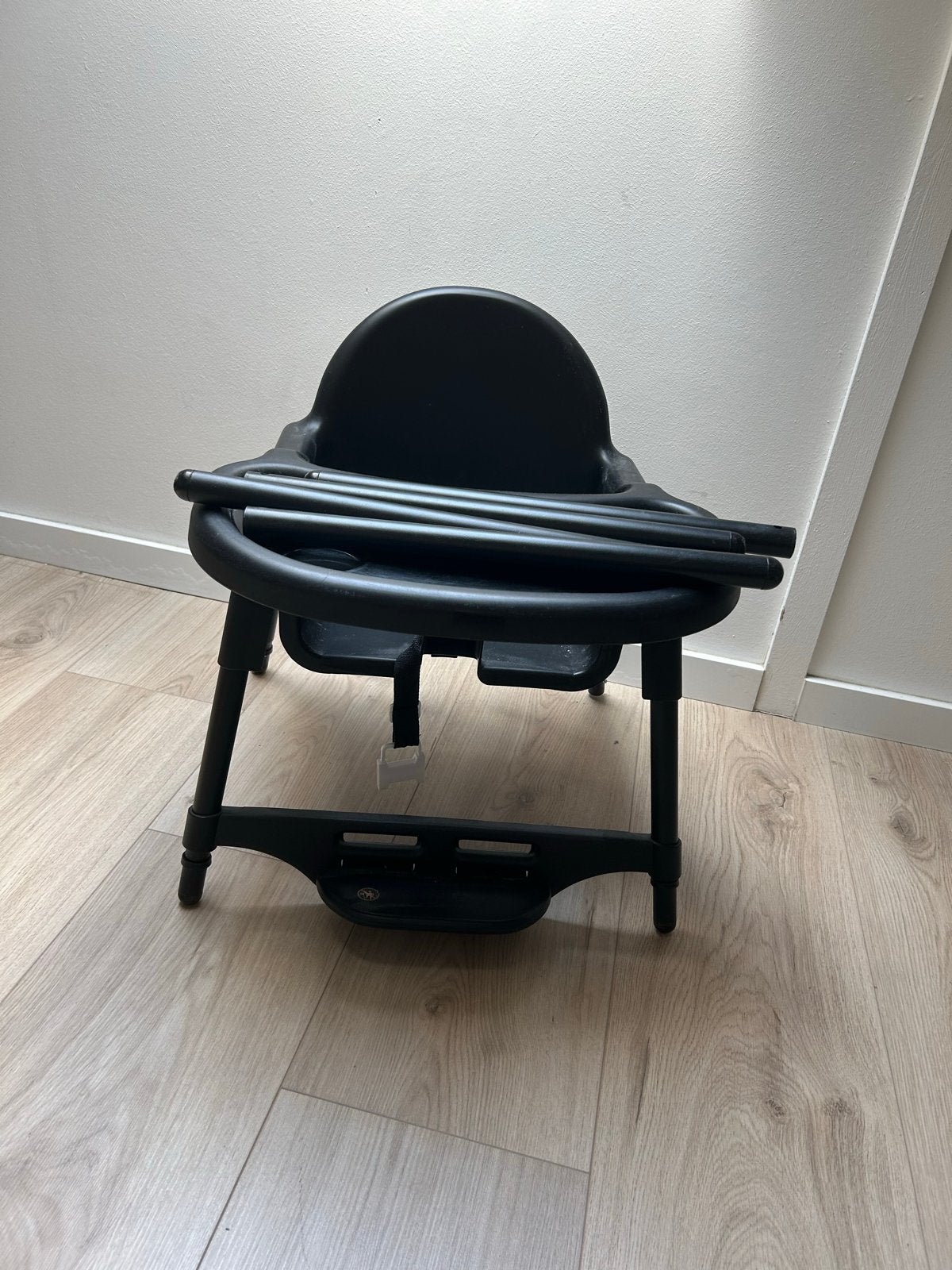 Puck meegroeie eetstoel, Kinderen en Baby's, Kinderstoelen, Ophalen, Zo goed als nieuw, Overige typen, Afneembaar eetblad