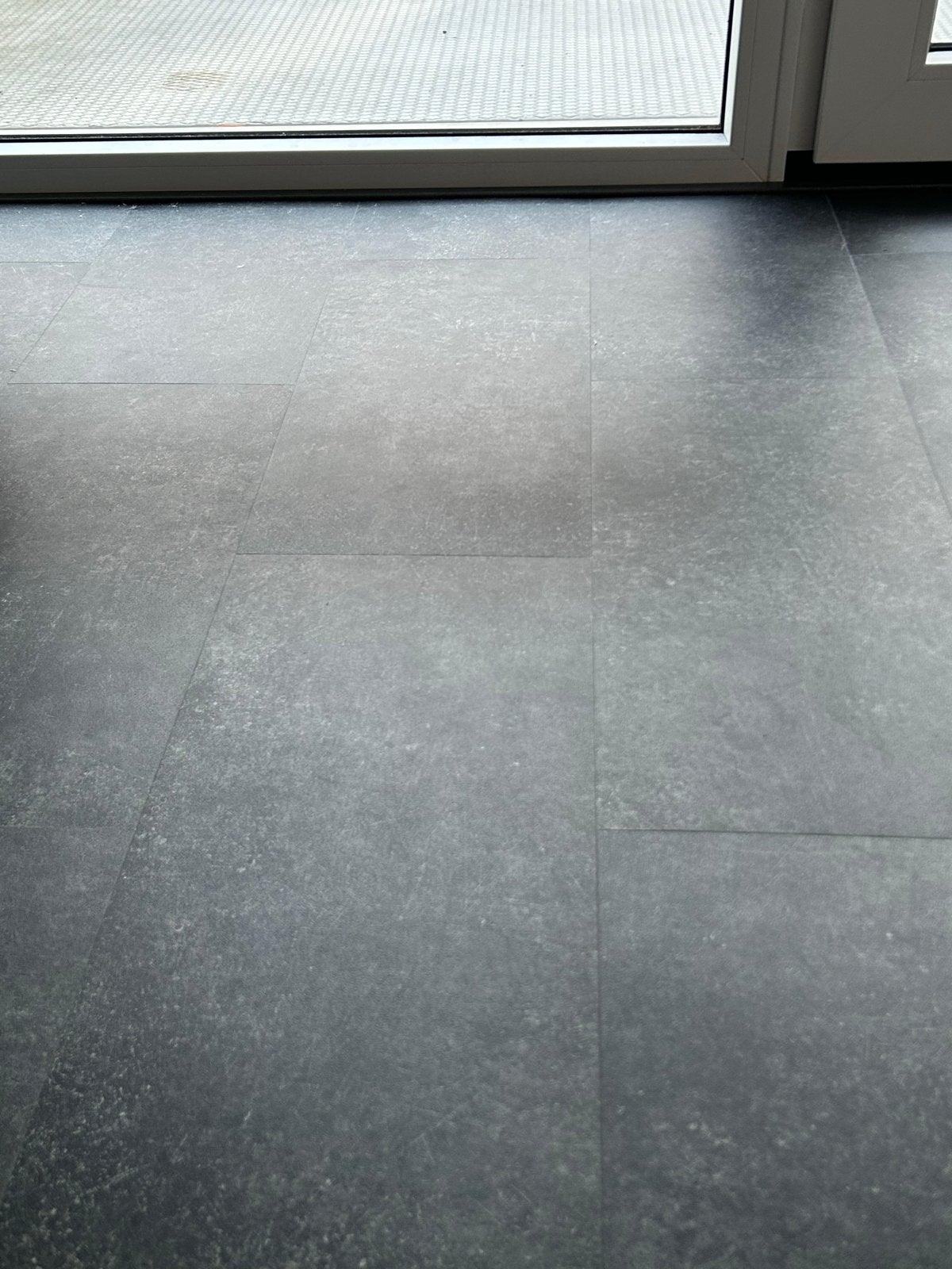 Mooie klik-PVC vloer met geluidsisolatie, ca. 70 m², Ophalen, Gebruikt, Grijs, 50 tot 75 m²
