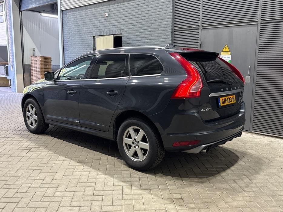 Volvo XC60 D4 R-Design | Panoramadak | Camera | Stoelverwarm, Auto's, Gebruikt, Euro 6, 4 cilinders, 1634 kg