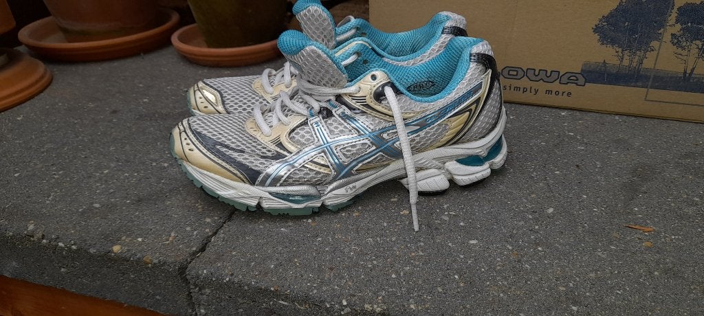 ASICS DAMES BLAUW/WIT 37,5, Gebruikt, Hardloopschoenen, Ophalen of Verzenden, Hardlopen