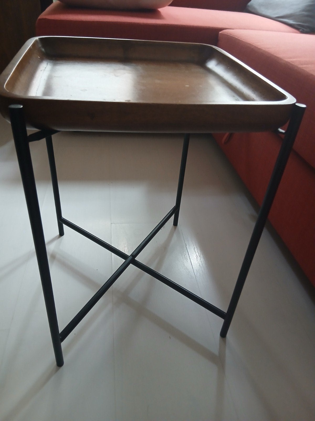 Bijzettafeltje van Notenhout, Ophalen, 25 tot 50 cm, Rond, 50 tot 100 cm