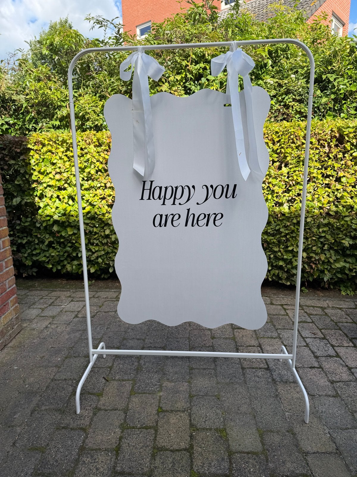 Welkomstbord 'Happy you are here' met standaard, Ophalen, Gebruikt, Versiering, Geboorte of Huwelijk