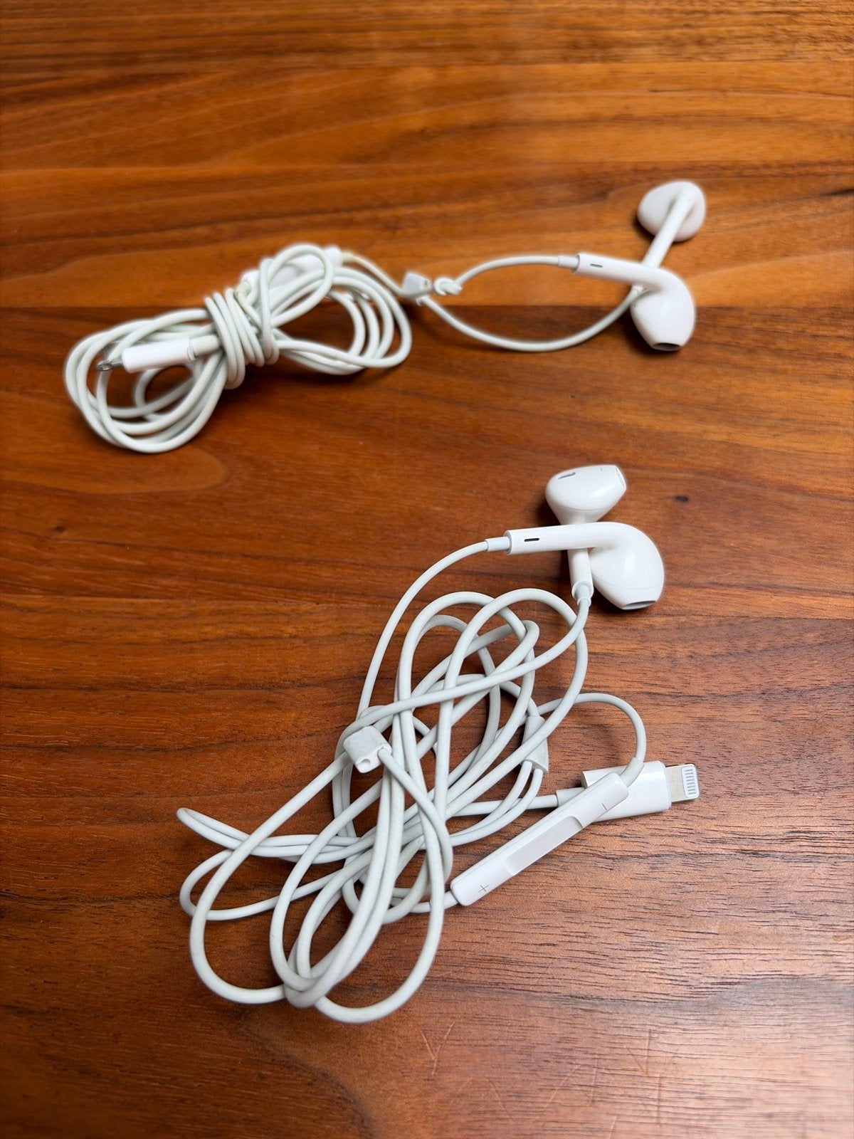 Apple EarPods met Lightning-connector (2 stuks), In-ear, Gebruikt, Ophalen of Verzenden, Wit