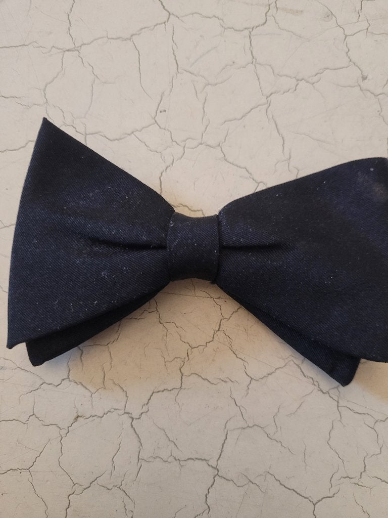 Vintage dubbele vlinderstrik is een clip, Heikant 21 Kaatsheuvel, Effen, Zwart, Belle Vieille Brocante