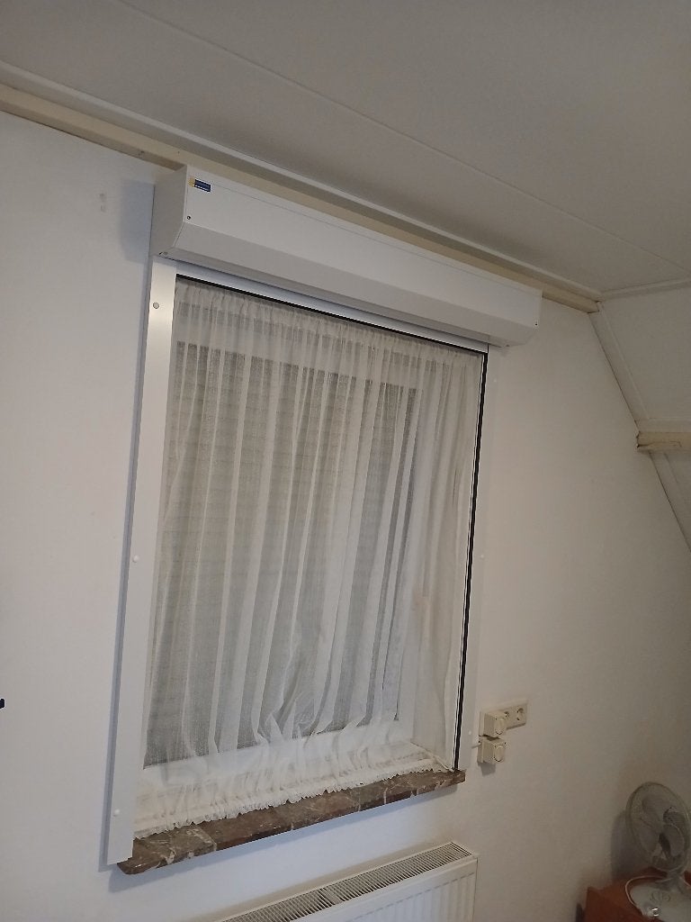Rolluik elektrisch bediend, Doe-het-zelf en Verbouw, Ophalen, 100 tot 150 cm, Zo goed als nieuw, Elektrische bediening