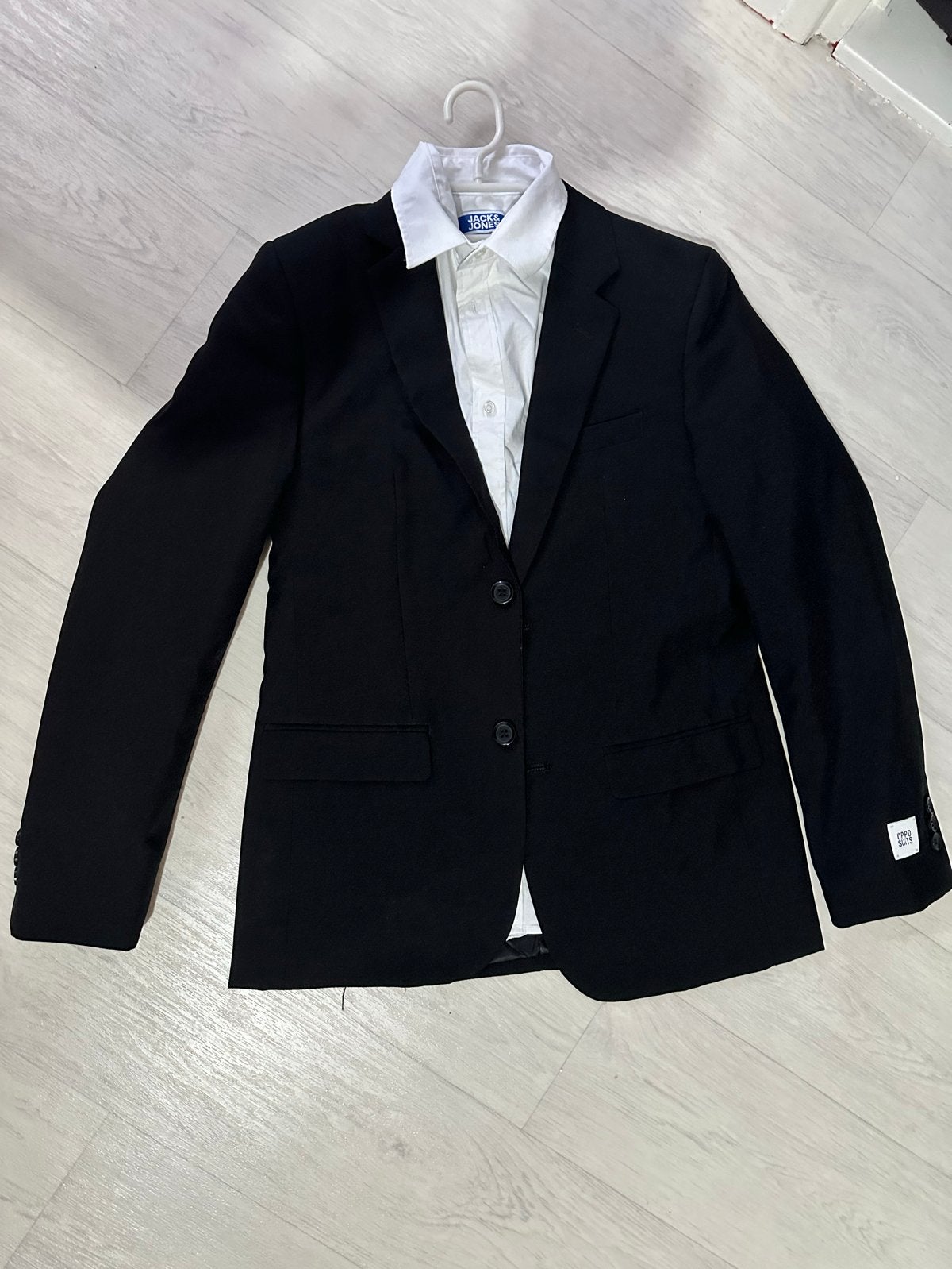 Stijlvol Zwart Kostuum - Jasje, Gilet en Broek, Ophalen, Zo goed als nieuw, Overige maten, Zwart