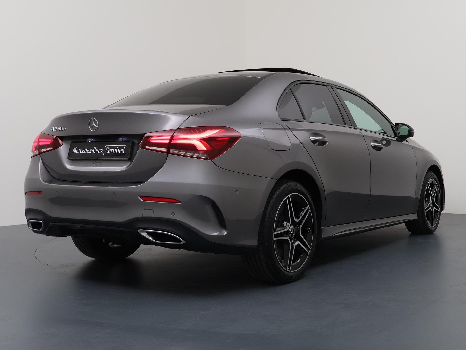Mercedes-Benz A-klasse 250 e AMG Line | Panoramadak | Trekha, Auto's, Dealer onderhouden, Gebruikt, 16 kWh, Verwarmde buitenspiegels